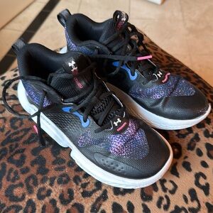 Under Armor size 8.5 basketball shoes